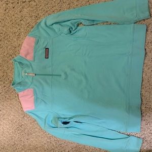 Vineyard vines quarter zip size kids large.